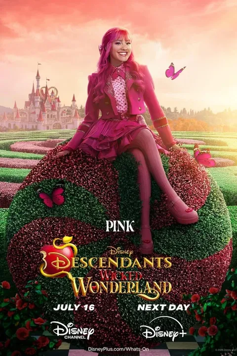 Descendants: Wicked Wonderland Poster 5