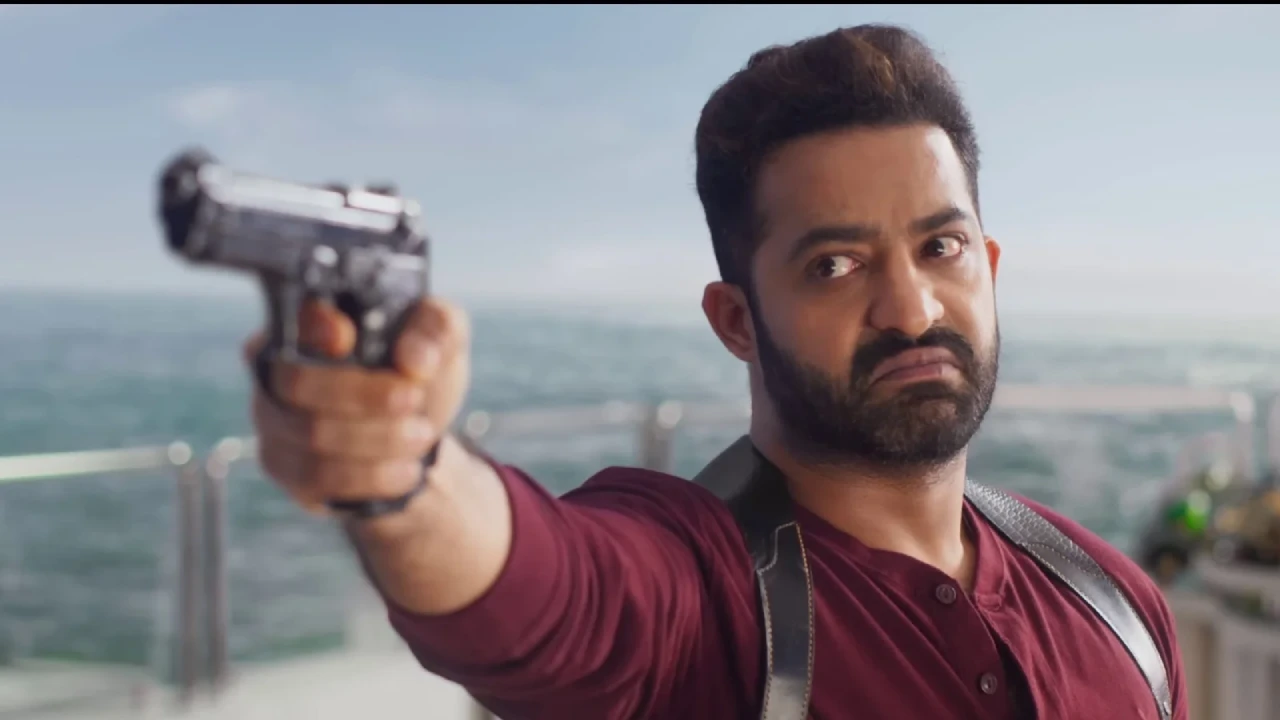 War 2 Box Office Day 1 Advance Booking: 135% Jump in 24 Hours, Beats Housefull 5 & Saiyaara | Latest Update
